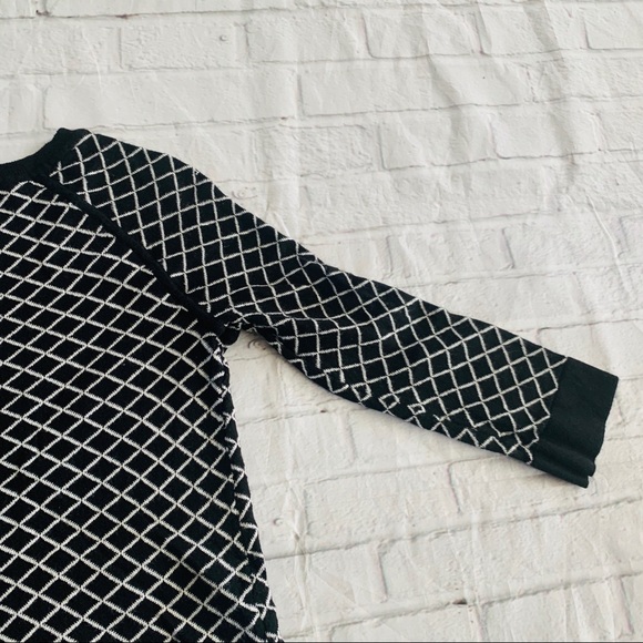 Philosophy Black and White Sweater Size Small - Picture 6 of 8